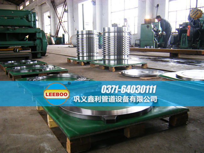 鑫利<a href=http://m.mostdrawn.com.cn target=_blank class=infotextkey>補(bǔ)償器</a>組裝車間